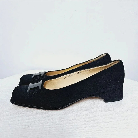 Salvatore Ferragamo 7.5 A black logo buckle granny heels​ - Picture 8 of 13
